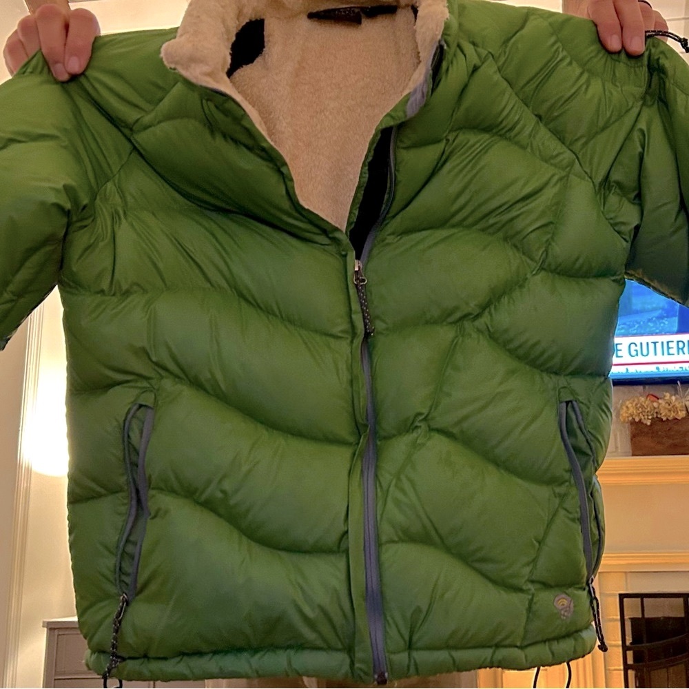 Mountain Hardwear Down Coat Green Size Medium- MAKE AN OFFER! Perfect for cold!